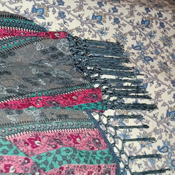 Forever 21 kimono. - Picture 3 of 7